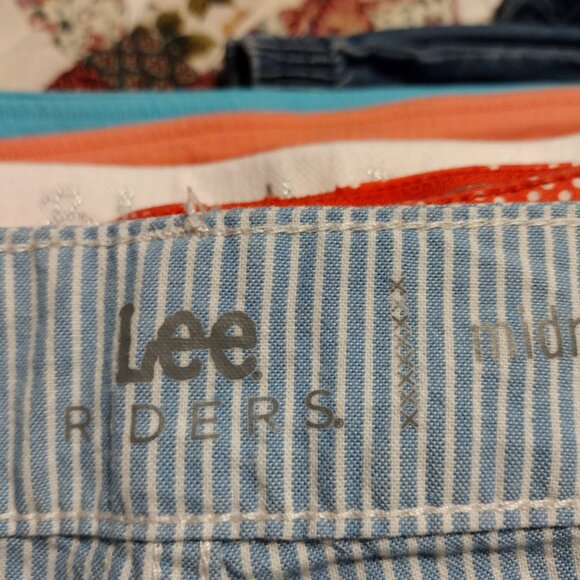 Ladies plus size shorts - Picture 2 of 3